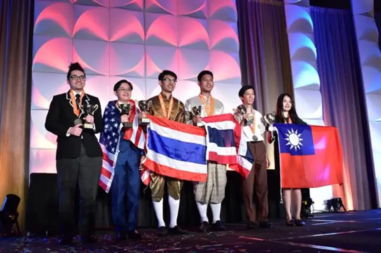 นักศึกษามหาวิทยาลัยเทคโนโลยีราชมงคล (มทร....