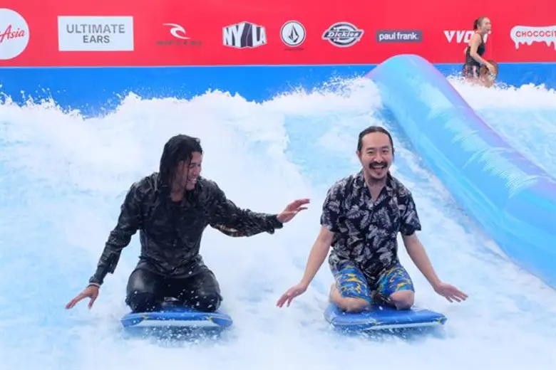 “พาราด็อกซ์” กลายเป็นนักโต้คลื่นสุดกวน  “ต้าร์” นำทีมเก็บเสื้อผ้ามุ่งหน้าเข้าหัวหิน ใน “พาด็อกซ์ทัวร์” 6 ส.ค.นี้