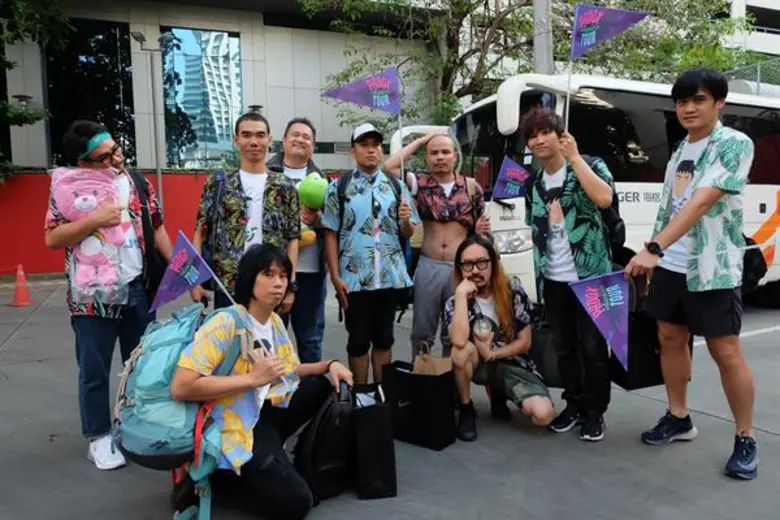 “พาราด็อกซ์” กลายเป็นนักโต้คลื่นสุดกวน  “ต้าร์” นำทีมเก็บเสื้อผ้ามุ่งหน้าเข้าหัวหิน ใน “พาด็อกซ์ทัวร์” 6 ส.ค.นี้