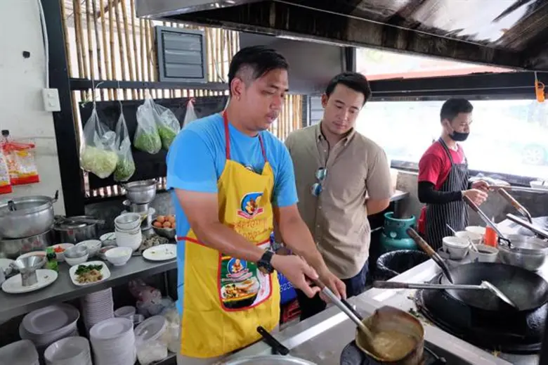 ทีวีไกด์: รายการ “ตลาดสดพระราม ๔” ฉลุย!! “มิค-บรมวุฒิ” ตีแตกบทพ่อครัวมือใหม่