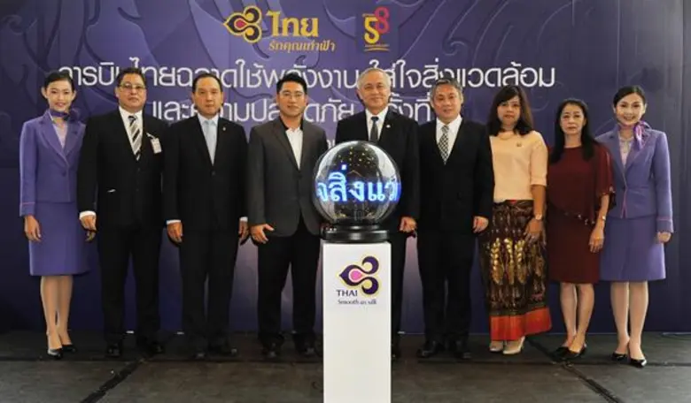 นาวาอากาศตรี พงษ์ธร เทพกาญจนา (ที่ 5 จากซ...