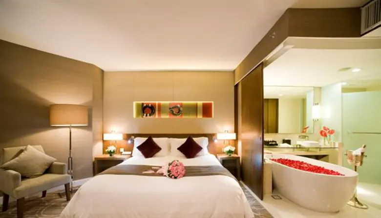 โรงแรมเซ็นทาราแกรนด์ เซ็นทรัลพลาซา ลาดพร้...