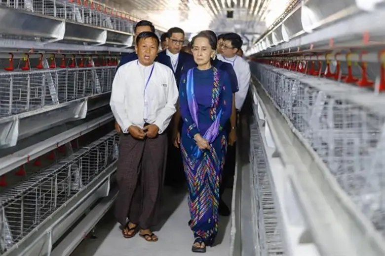 จากซ้ายไปขวา - คุณพัลลภ เชี่ยวชาญวิทยเวท ...