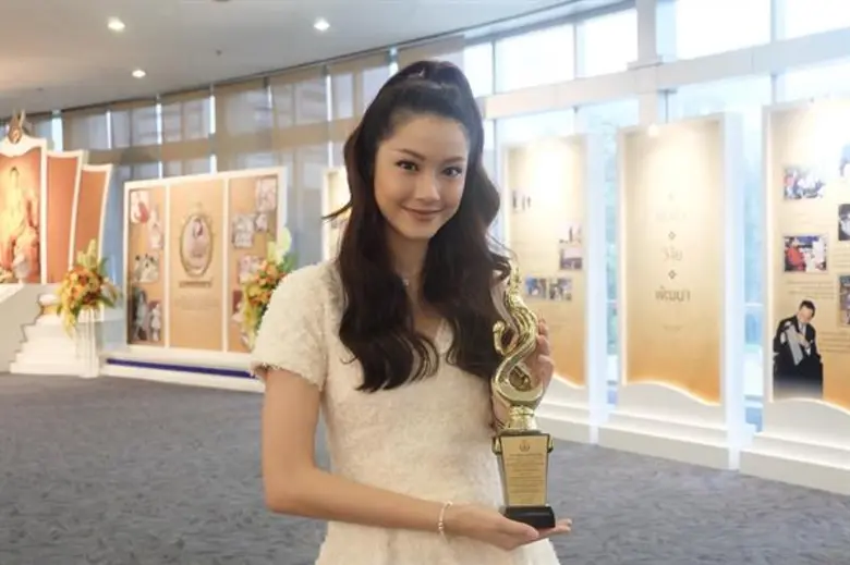 ขอแสดงความยินดี กับนักแสดงสาวสวย "น้ำตาล-...