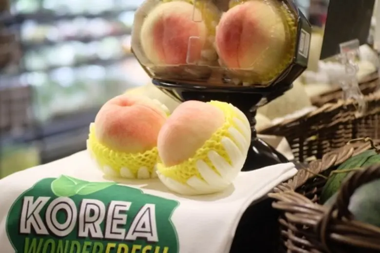 บริษัท เอที เซ็นเตอร์ แบงค็อก, บริษัท เดอ...