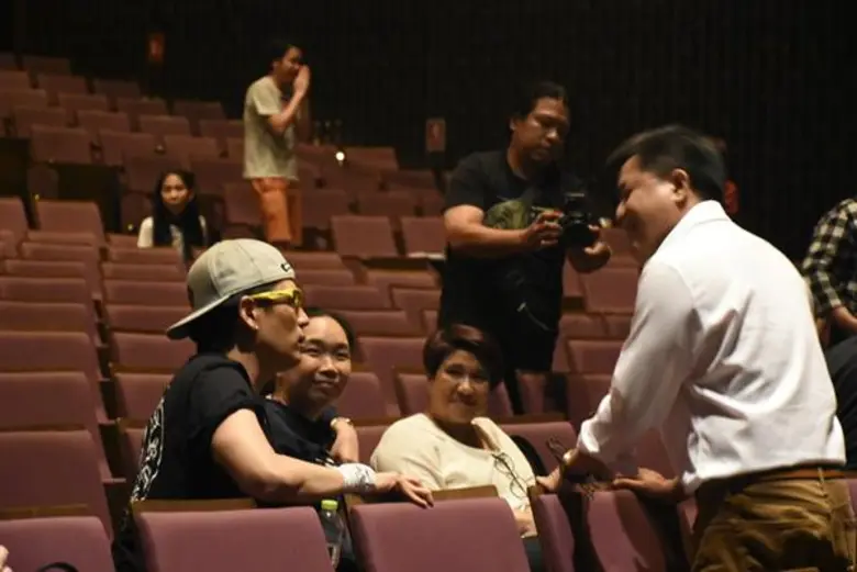 “เบิร์ด-ธงไชย” ย่องเซอร์ไพรส์!! แอบดูซ้อมละครเวที “แฟนจ๋า เดอะมิวสิคัล”