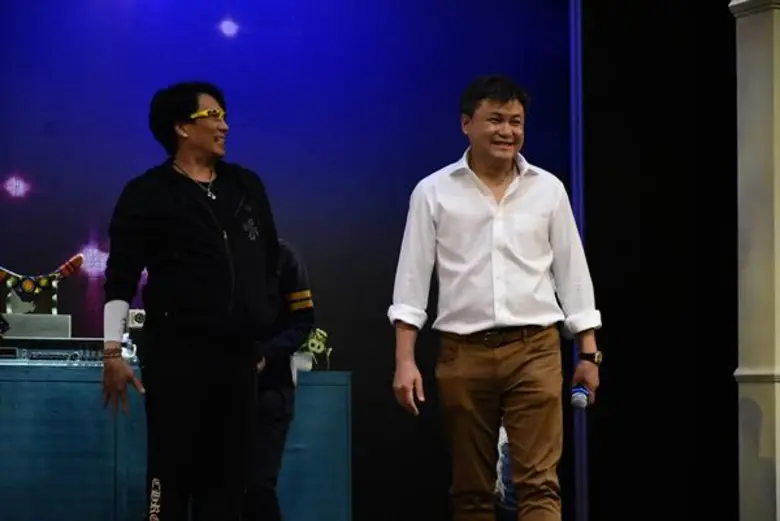 “เบิร์ด-ธงไชย” ย่องเซอร์ไพรส์!! แอบดูซ้อมละครเวที “แฟนจ๋า เดอะมิวสิคัล”