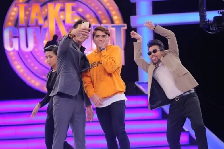 หนุ่มโสด30 คนบนโพเดี่ยม ในรายการ "Take Gu...