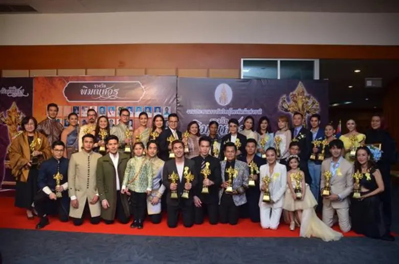 หม่อมน้อย-สินจัย-ปีเตอร์ นำทีมดารานักแสดงศิลปิน เข้ารับรางวัล พระพิฆเนศวร ครั้งที่ 6
