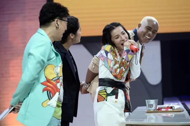 ทีวีไกด์: รายการ "Crazy Market ตลาดสัมผัส" “ไก่ สมพล” ลั่น! ยื่นขอเสนอผู้แข่งขัน ถ้าแข่งชนะเกม “ต้นหอม ศกุนตลา” รับไปเลยรางวัลแบบจัดเต็ม!!!