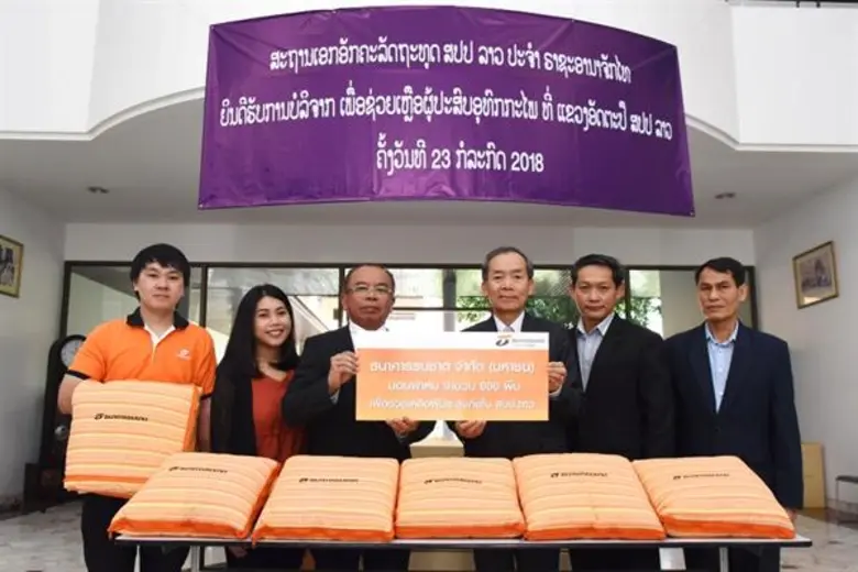 นายเกรียงไกร ภูริวิทย์วัฒนา (ซ้าย) ผู้ช่ว...