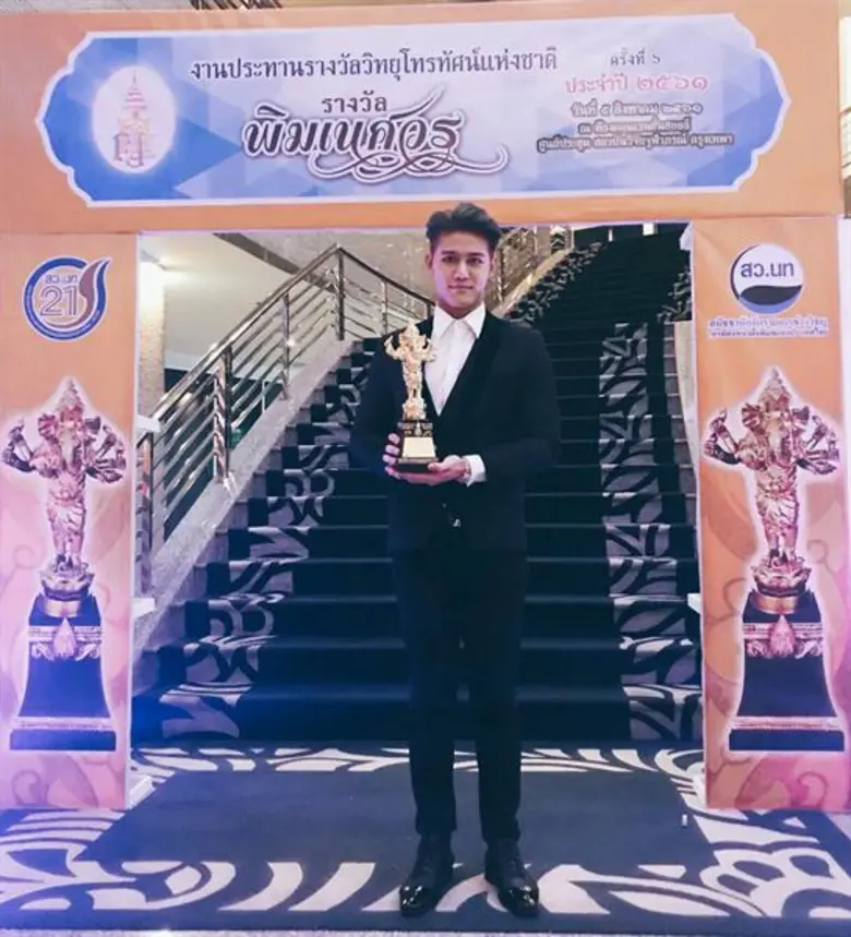 เป็นศิลปินลูกทุ่งหน้าใหม่มาแรงแห่งปีเลยที...