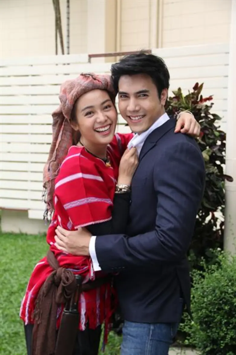 ผู้จัด อาร์ต พลังธรรม นำทีมทัพนักแสดงบวงสรวงละคร “แก้วกลางดง” พร้อมการโคจรประกบคู่กันครั้งแรกของ ไม้-วฤษฎิ์ และ อุ้ม-อิษยา