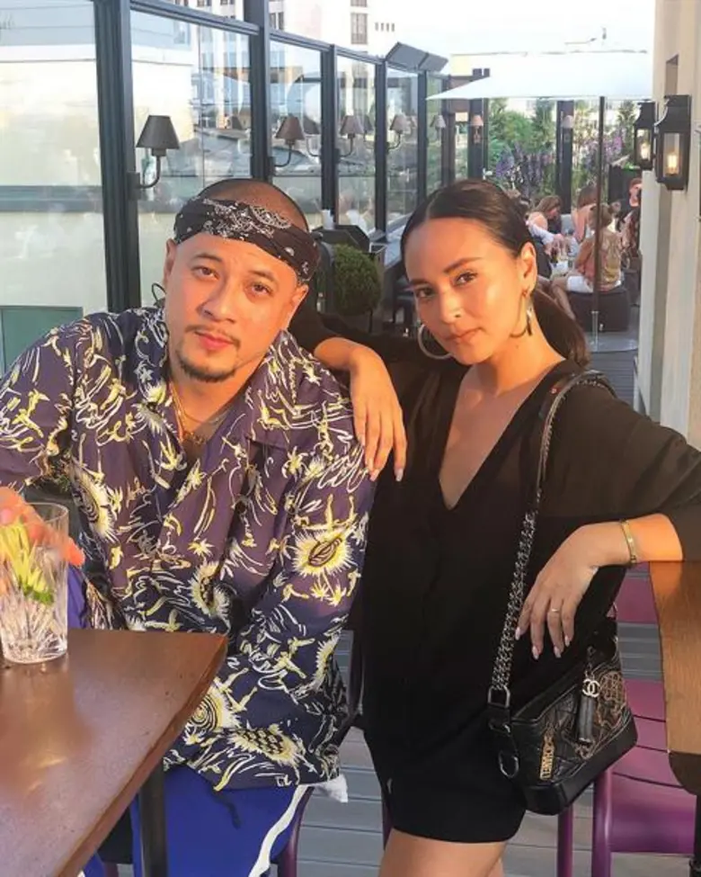 กอดคอกันขึ้นเวทีคอนเสิร์ตบ่อยครั้ง ล่าสุด...