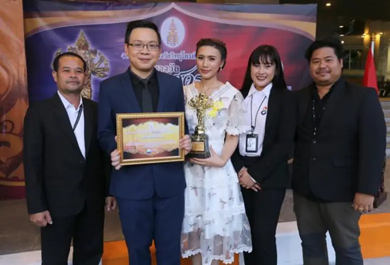 แสดงความยินดีกับ 2 ผู้ประกาศ "ต่วย ภคพงศ์...