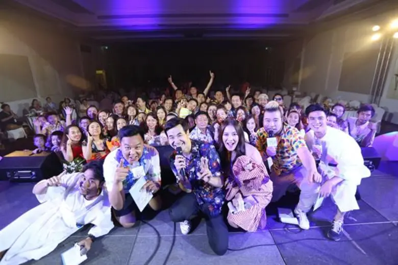 'FM ONE KEEP EATING RALLY ครั้งที่ 3’ กินไม่อั้น ตลอดเส้นทาง 'แสตมป์ อภิวัชร์’ จัดเซอร์ไพรส์ ขอแต่งงานให้ผู้ร่วมทริป