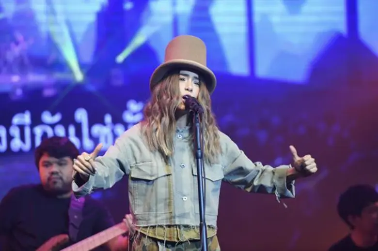 มันสุดติ่ง! “ปาล์มมี่” แดนซ์ลืมโลกสุดฟินเจอเซอร์ไพรส์หนักกลางเวที “GSB WOW CONCERT”