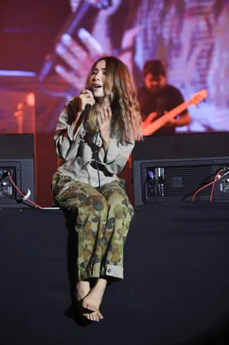 มันสุดติ่ง! “ปาล์มมี่” แดนซ์ลืมโลกสุดฟินเจอเซอร์ไพรส์หนักกลางเวที “GSB WOW CONCERT”