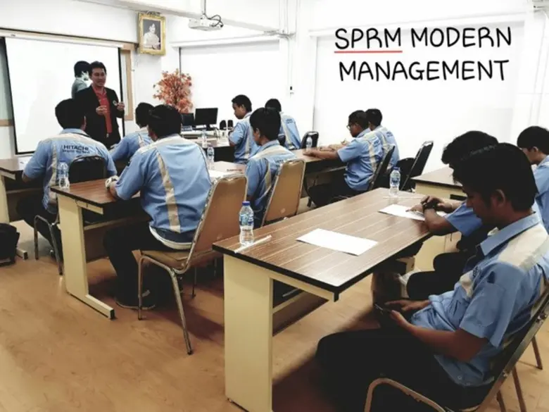 นายชัยชนะ เดชแพ ผู้อำนวยการสำนักงานพัฒนาฝ...