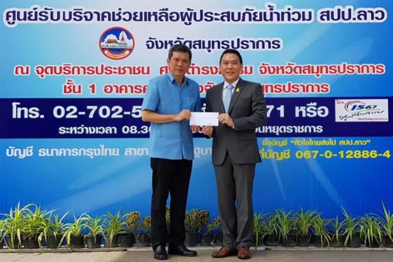 ดร.ชาญกฤช เดชวิทักษ์ (ขวา) ประธานสภาอุตสา...