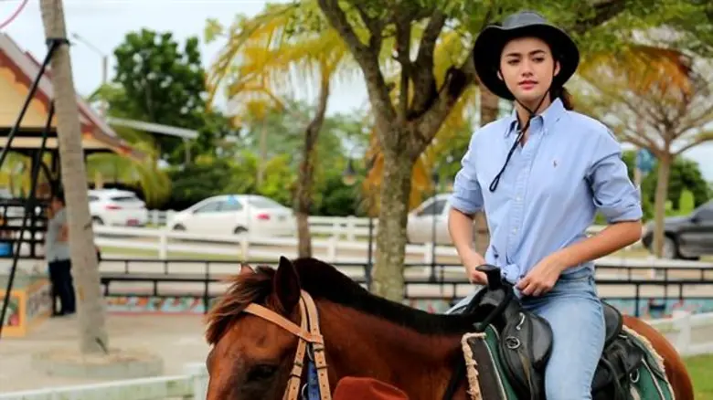 ทีวีไกด์: รายการ “ครัวลั่นทุ่ง” “เอี้ยง” อึ้ง ! “นนนี่” เป็น “แม่ศรีเรือน” โชว์เสน่ห์ปลายจวักกับเมนู “ลาบเป็ด” มัดใจ