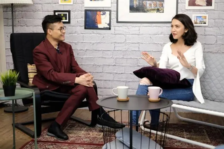 ทีวีไกด์: รายการ “Loukgolf’s English Room” แขกรับเชิญ ซาร่า เล็กจ์