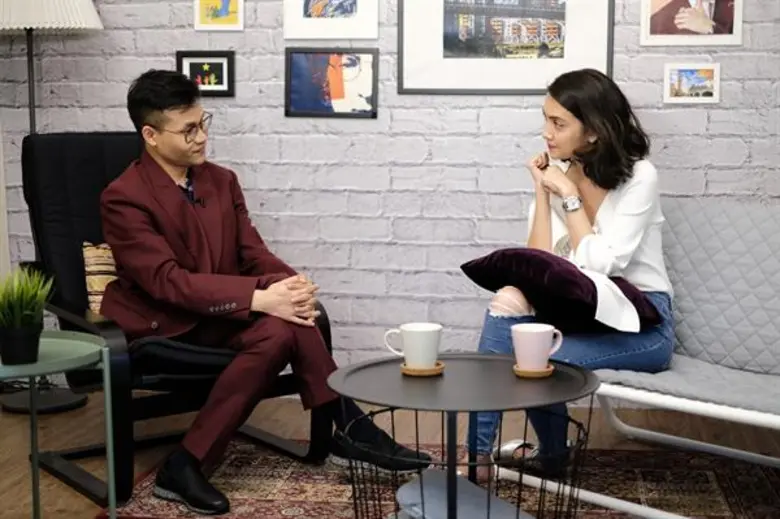 ทีวีไกด์: รายการ “Loukgolf’s English Room” แขกรับเชิญ ซาร่า เล็กจ์