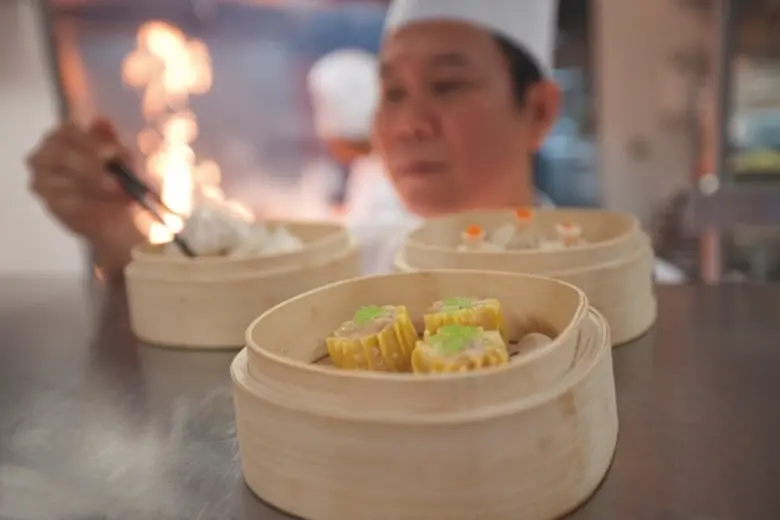 ห้องอาหารเฟื่องฟ้า โรงแรม เมอเวนพิค สุริว...