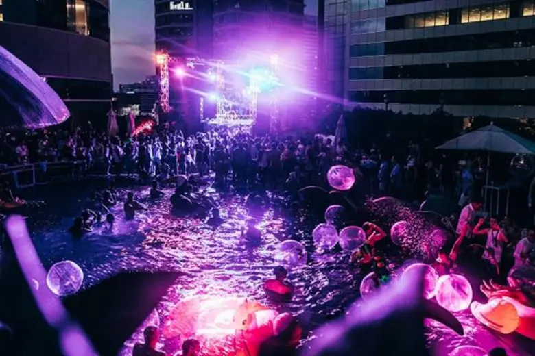 โรงแรมดับเบิ้ลยู กรุงเทพ ชวนคุณมาระเบิดคว...