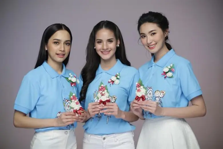 มิสทีน ไทยแลนด์ พร้อมใจใส่เสื้อสีฟ้าต้อนรับ “วันแม่แห่งชาติ” พร้อมชวนอุดหนุนดอกมะลิ สภาสังคมสงเคราะห์ สื่อแทนความรัก