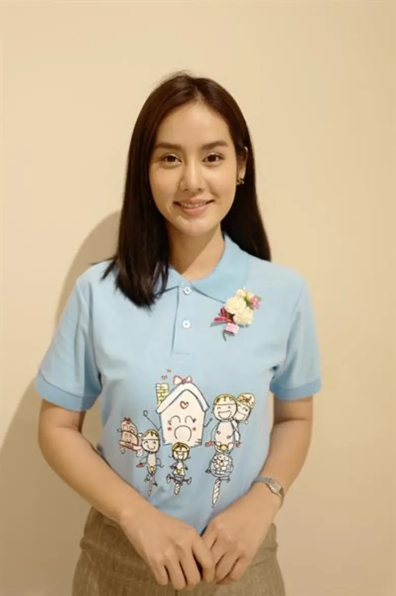 มิสทีน ไทยแลนด์ พร้อมใจใส่เสื้อสีฟ้าต้อนรับ “วันแม่แห่งชาติ” พร้อมชวนอุดหนุนดอกมะลิ สภาสังคมสงเคราะห์ สื่อแทนความรัก