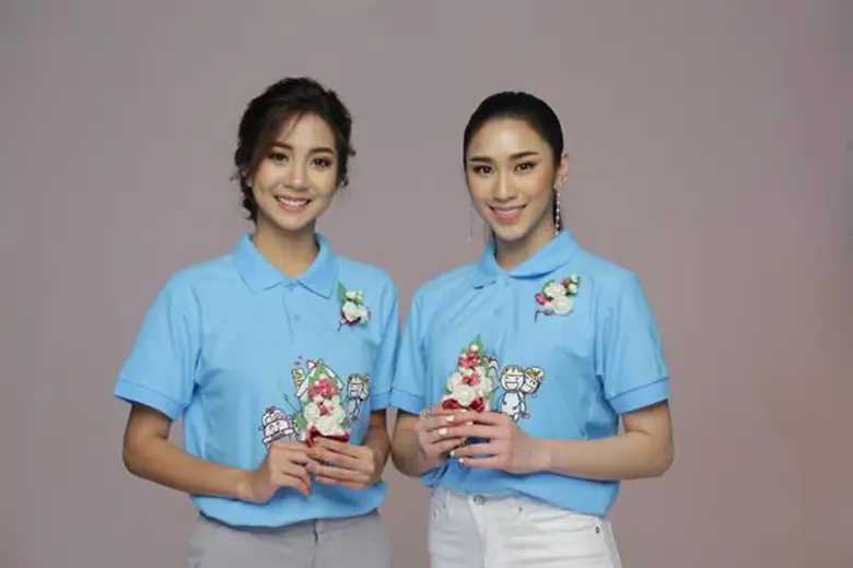 มิสทีน ไทยแลนด์ พร้อมใจใส่เสื้อสีฟ้าต้อนรับ “วันแม่แห่งชาติ” พร้อมชวนอุดหนุนดอกมะลิ สภาสังคมสงเคราะห์ สื่อแทนความรัก