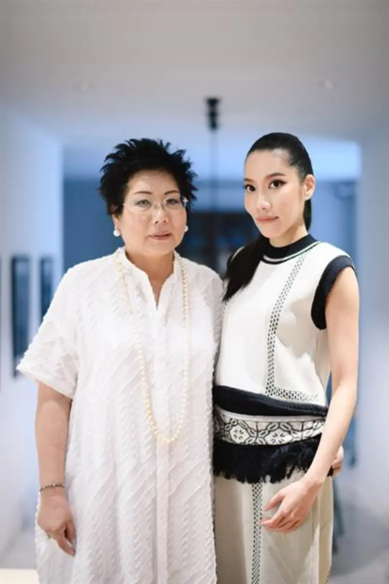 เป็นคู่แม่ลูกที่ไปไหนตัวแทบจะติดกัน ไม่ว่...