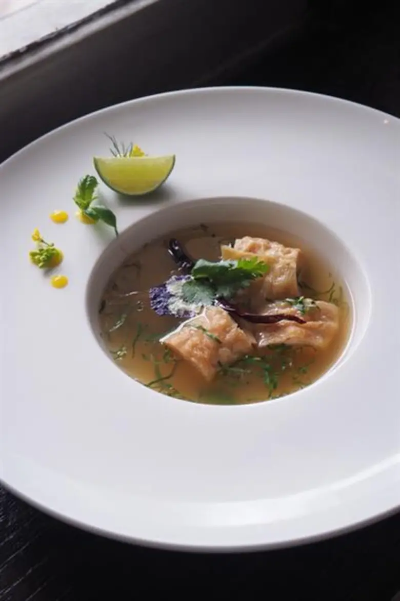 จากคุณแม่สู่คุณแม่ พาคุณแม่มารับประทานอาหารไทยต้นตำรับสูตรพิเศษ จากคุณแม่แห่ง บลู เอเลเฟ่นท์ อันคำนึงถึงสุขภาพของผู้เป็นแม่ทุกท่าน กับเมนูอาหารเพื่อสุขภาพและรสชาติถูกปาก ให้คุณแม่อิ่มเอมทั้งกายและใจ ในวันสุดพิเศษปีนี้