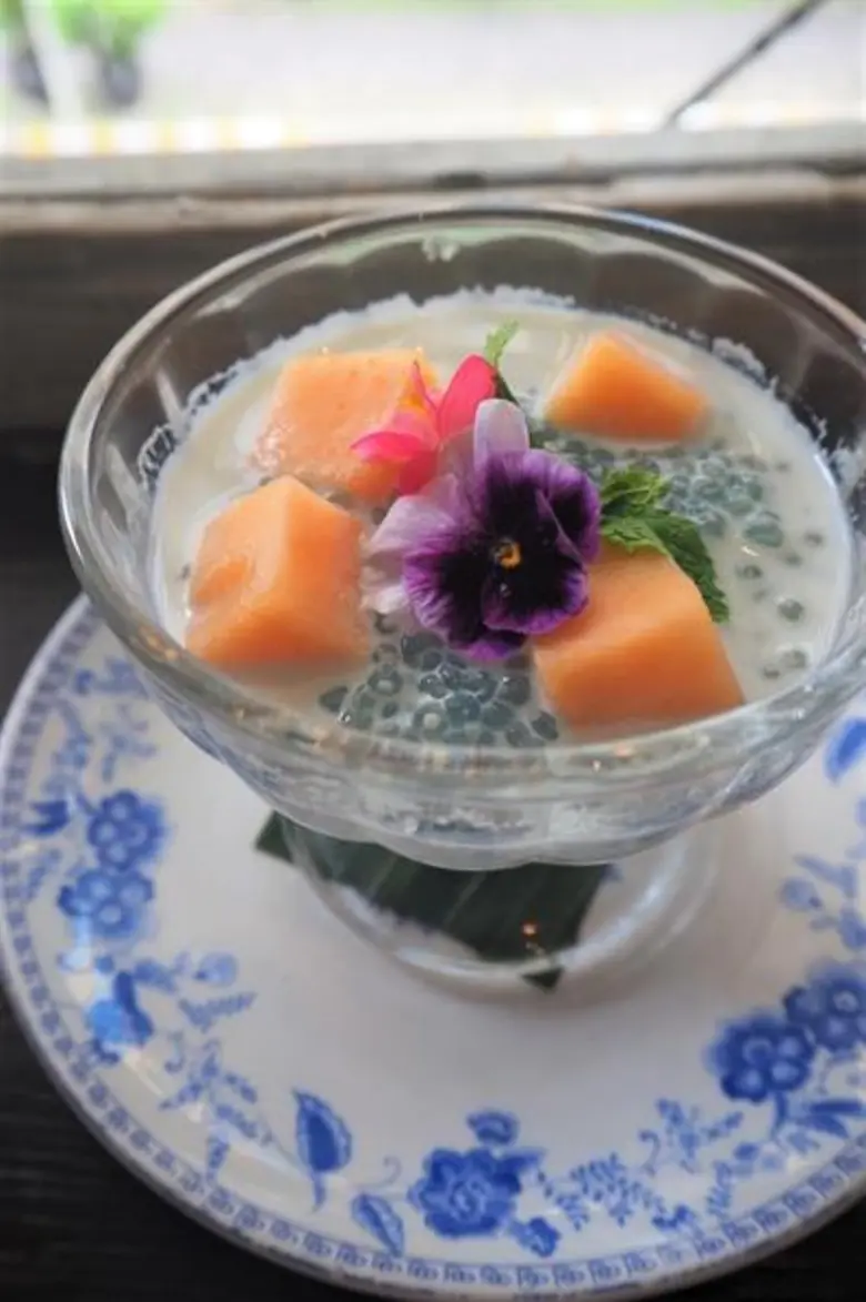 จากคุณแม่สู่คุณแม่ พาคุณแม่มารับประทานอาหารไทยต้นตำรับสูตรพิเศษ จากคุณแม่แห่ง บลู เอเลเฟ่นท์ อันคำนึงถึงสุขภาพของผู้เป็นแม่ทุกท่าน กับเมนูอาหารเพื่อสุขภาพและรสชาติถูกปาก ให้คุณแม่อิ่มเอมทั้งกายและใจ ในวันสุดพิเศษปีนี้