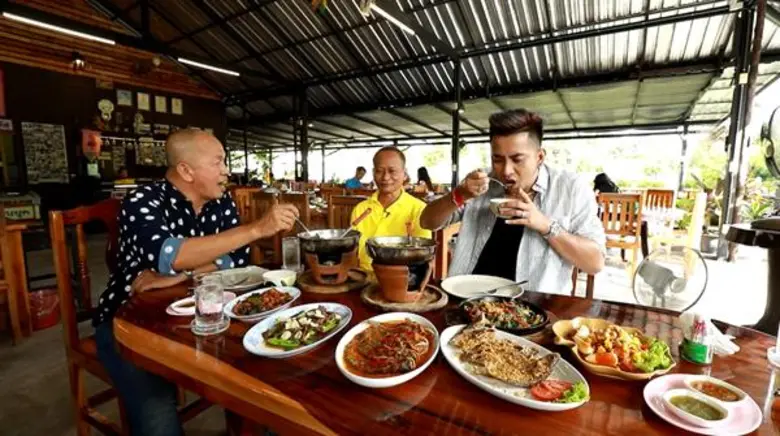 มาเยือนจังหวัดนครนายกทั้งที "บอล เชิญยิ้ม...