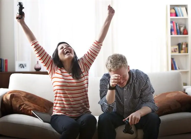 ทุกวันนี้กีฬาอีสปอร์ตนับเป็นกีฬาสุดฮิตที่...