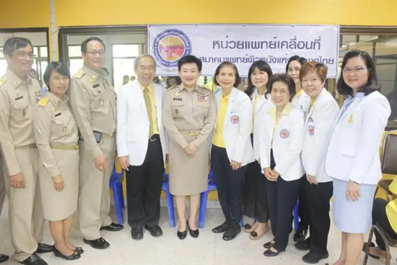 สมาคมแพทย์ผิวหนังรำลึกพระคุณของแม่ จัดหน่วยแพทย์เคลื่อนที่รักษาผู้ป่วยสูงอายุที่บ้านบางแค 2