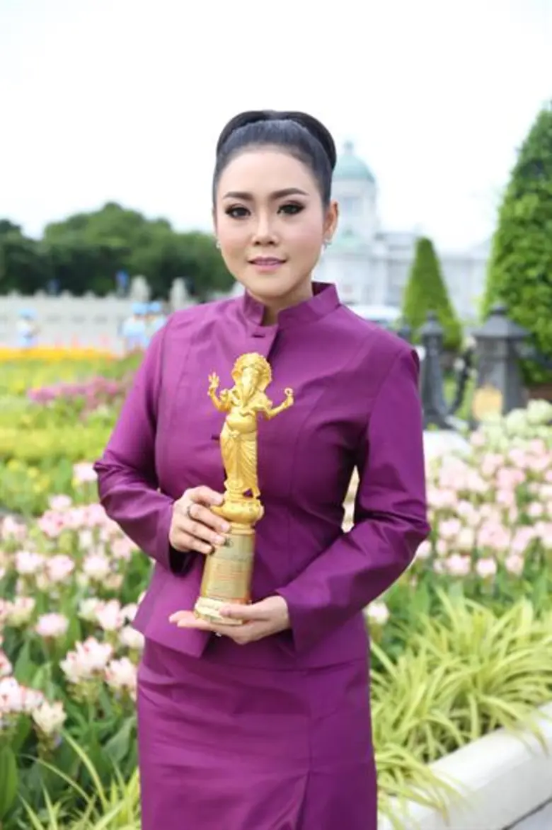 ขอแสดงความยินดีกับศิลปินลูกทุ่งสาวเสียงคุ...