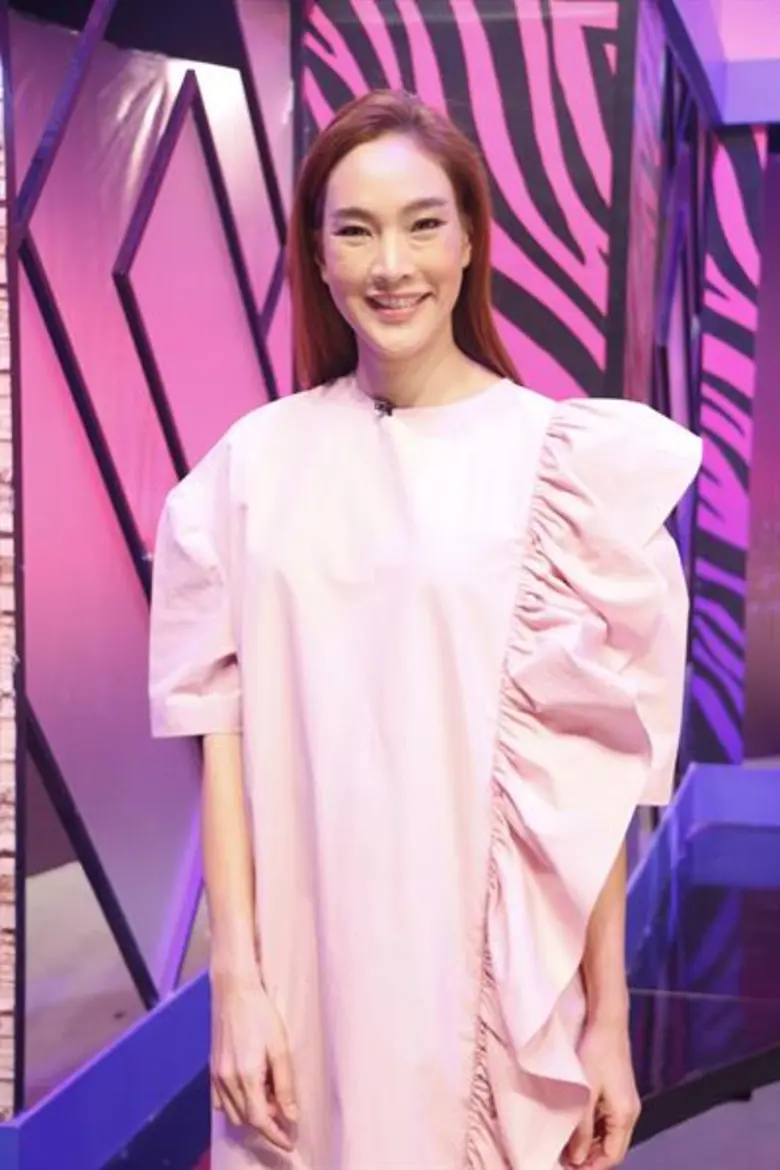 ทีวีไกด์: รายการ “หม้ายตัวแม่” เปิดใจ “ตุ๊ก-ชนกวนันท์” หม้ายสายสตรอง ลั่น!! ไม่แคร์ผู้ชาย ขอทำหน้าที่แม่ให้ดีที่สุด