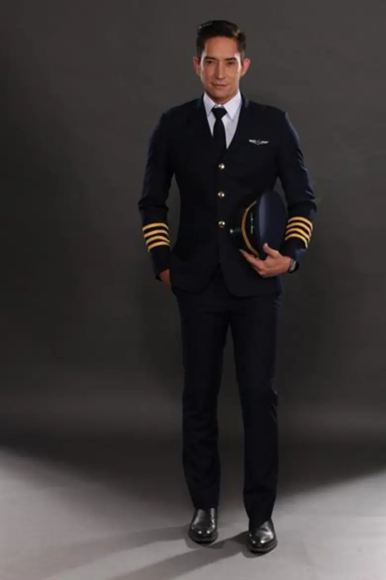 “หลุยส์ สก๊อต” ยืดอก!!สวมบทฮีโร่ โชว์ทักษะ สัมผัสชีวิตจริงนักบินฝึกหัด ในละคร “ใต้ปีกปักษา”