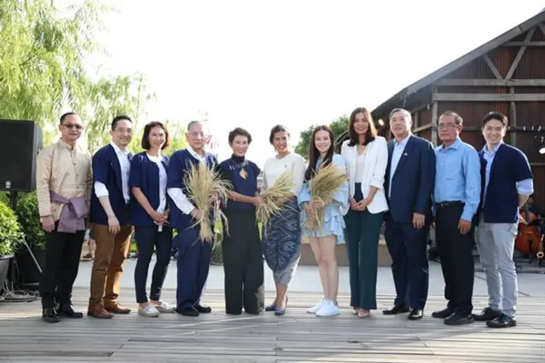 พลิกผืนดินเป็นผืนนา เนรมิต “นาล้ง” เชิดชูคุณค่าข้าวไทย ล้ง 1919 จัดนิทรรศการข้าวไทย แสดงภูมิปัญญา นวัตกรรม และนาข้าวเขียวชอุ่ม บนพื้นที่ประวัติศาสตร์ สุดฮิปริมแม่น้ำเจ้าพระยา 8-19 สิงหาคมนี้ “หวั่งหลี” ทำขวัญข้าวเอาฤกษ์เอาชัย – “มาดามแป้ง” ลุยดำนาเปิดแปลง