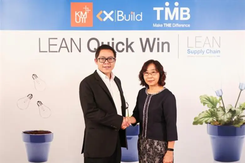 ดร. รุจิกร ภาวสุทธิไพศิฐ (ซ้าย) หัวหน้าเจ...