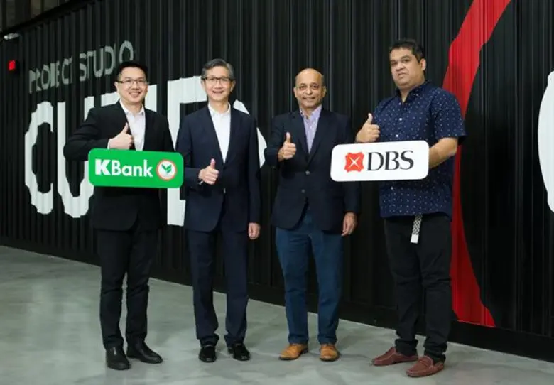 นายศีลวัต สันติวิสัฎฐ์ (ที่ 2 จากซ้าย) รอ...