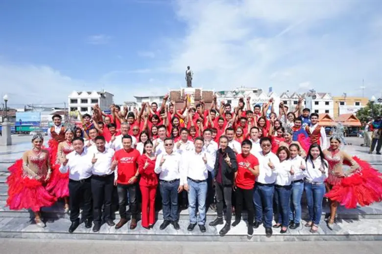 ทรูมูฟ เอช ยกพลบุกถิ่นอีสาน จัดเต็มสัญญาณแรงจัด ชูแคมเปญ “ทรูมูฟ เอช ที่ 1 ของอีสาน โทรชัด เน็ตแรง” เปิดตัว “ซิมโดนใจ...ถืกใจหล๊ายหลาย” พร้อม 3 พรีเซ็นเตอร์ใหม่อีสานบ้านเฮา