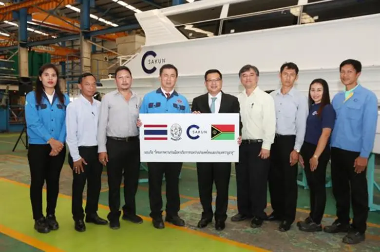 กลุ่มบริษัทโชคนำชัย และสกุลฎ์ซี อินโนเวชั่น ร่วมกับ กรมเจ้าท่า มอบเรือท้องแบนอลูมิเนียม ช่วยเหลือผู้ประสบภัยประเทศวานูอาตู