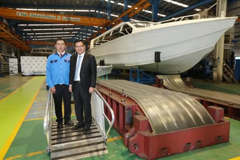 กลุ่มบริษัทโชคนำชัย และสกุลฎ์ซี อินโนเวชั่น ร่วมกับ กรมเจ้าท่า มอบเรือท้องแบนอลูมิเนียม ช่วยเหลือผู้ประสบภัยประเทศวานูอาตู