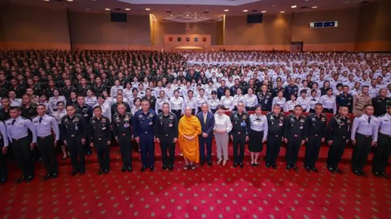 ซีพี ออลล์ ร่วมกับ โรงเรียนเตรียมทหาร ธรรมสัญจรสู่เยาวชน “เส้นทางสุภาพบุรุษกตัญญู” ร่วมใจสามัคคี ปฏิบัติธรรมเพื่อแม่ของแผ่นดิน