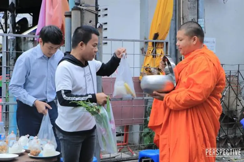 ทีวีไกด์: รายการ "เปอร์สเปกทิฟ" ”ยิ่งยง ยอดบัวงาม” ช็อคหมอบอกว่า ตับโต อีก 8 ปี เสียชีวิต พา “เปอร์” เที่ยวถิ่นที่มีเรื่องราวความหลัง ทั้งวัดดอนและซอยบุปผาสวรรค์