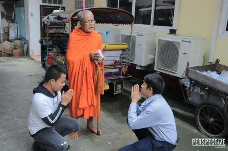 ทีวีไกด์: รายการ "เปอร์สเปกทิฟ" ”ยิ่งยง ยอดบัวงาม” ช็อคหมอบอกว่า ตับโต อีก 8 ปี เสียชีวิต พา “เปอร์” เที่ยวถิ่นที่มีเรื่องราวความหลัง ทั้งวัดดอนและซอยบุปผาสวรรค์